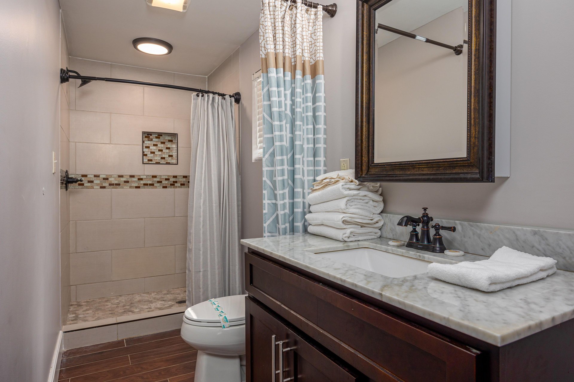 En Suite Bathroom at Hoop Dreams Lodge