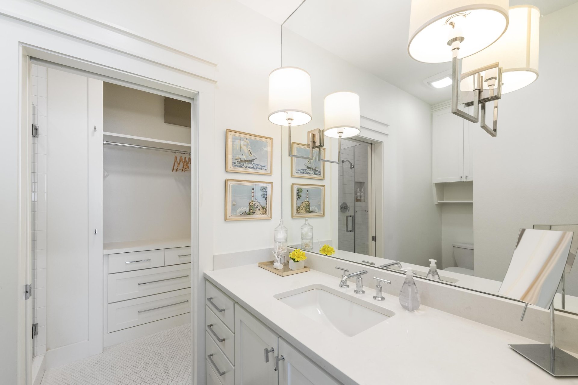 Shared Bathroom, 2nd Floor