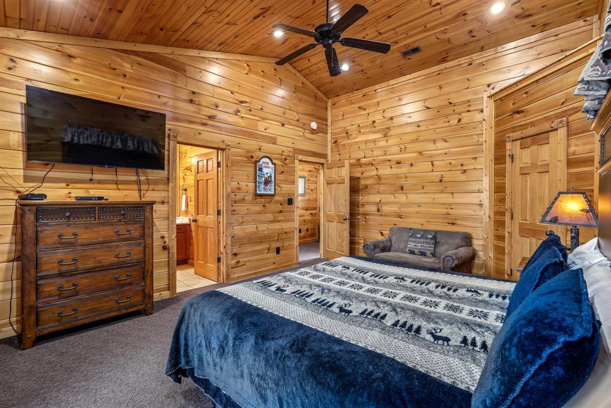 29Upstairs Bedroom