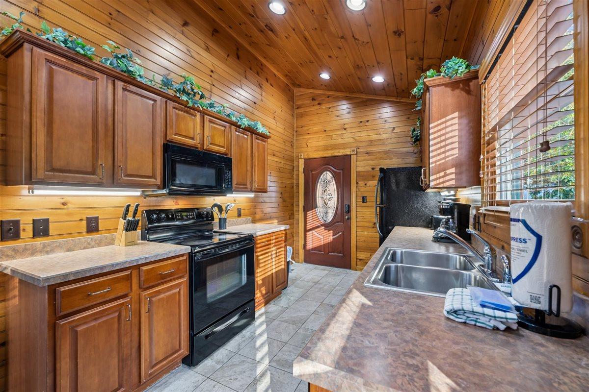 16Kitchen