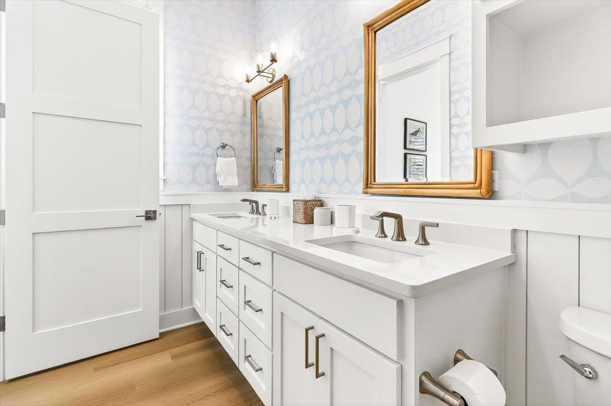 1st Floor, King Bathroom