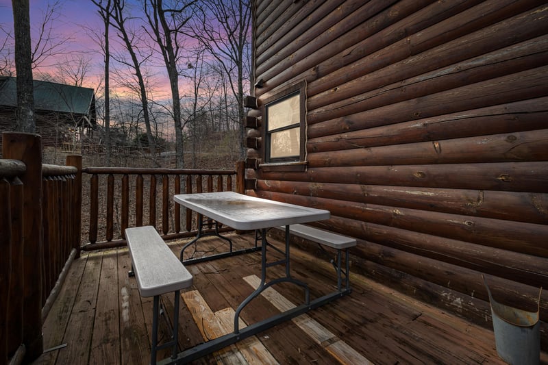 Picnic table at Country Bears Getaway, a 3bedroom cabin rental located in Gatlinburg
