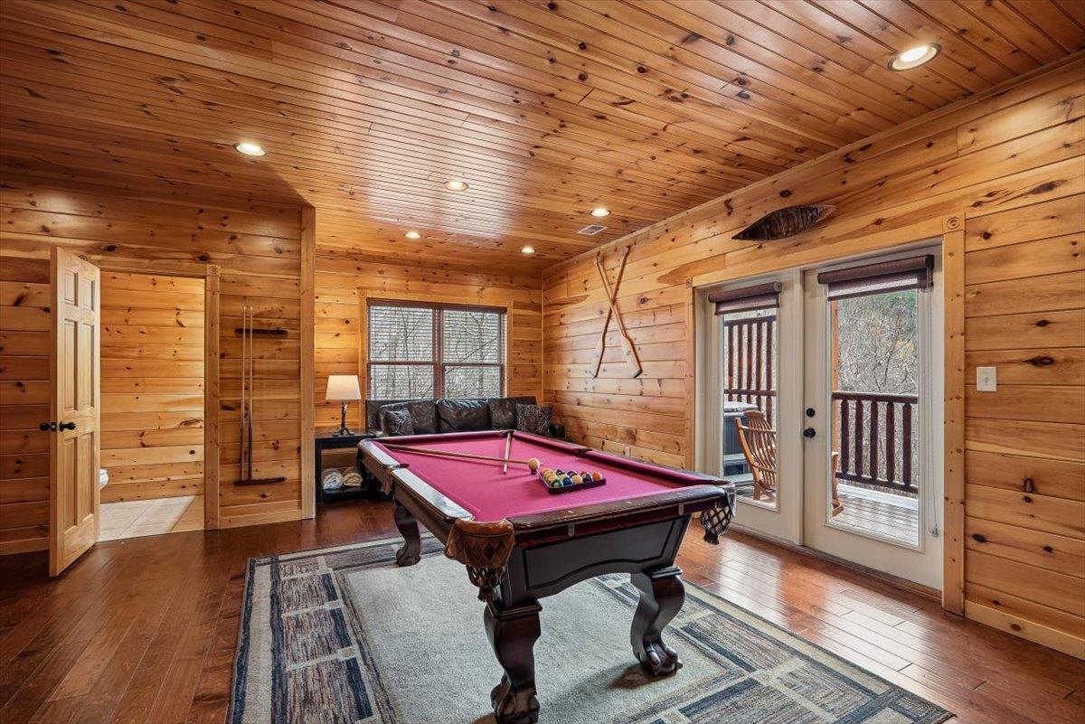 Game Room w Sleeper sofa and twin bunk
