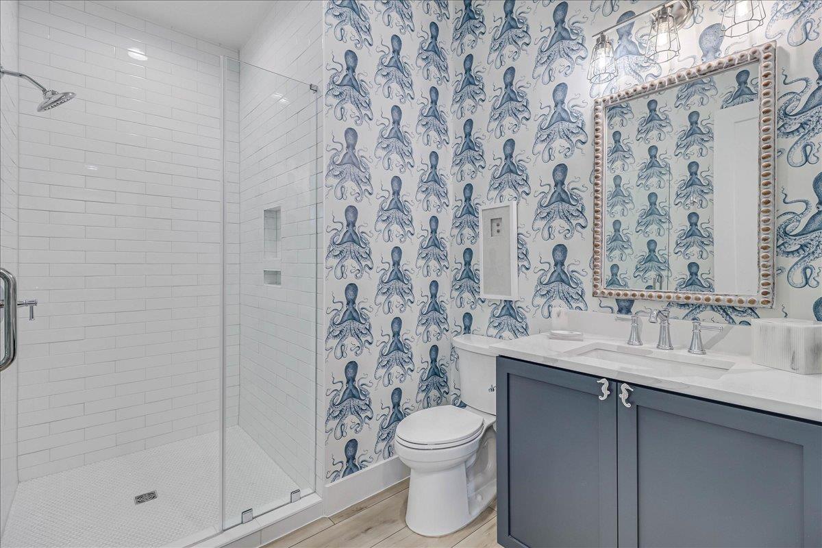 Shared Bathroom, 1st Floor