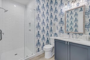 Shared Bathroom, 1st Floor