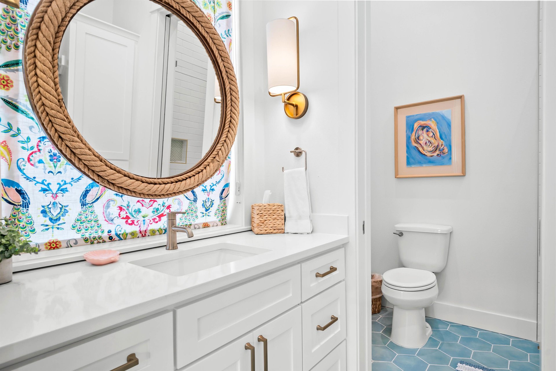 King Bathroom, 2nd Floor