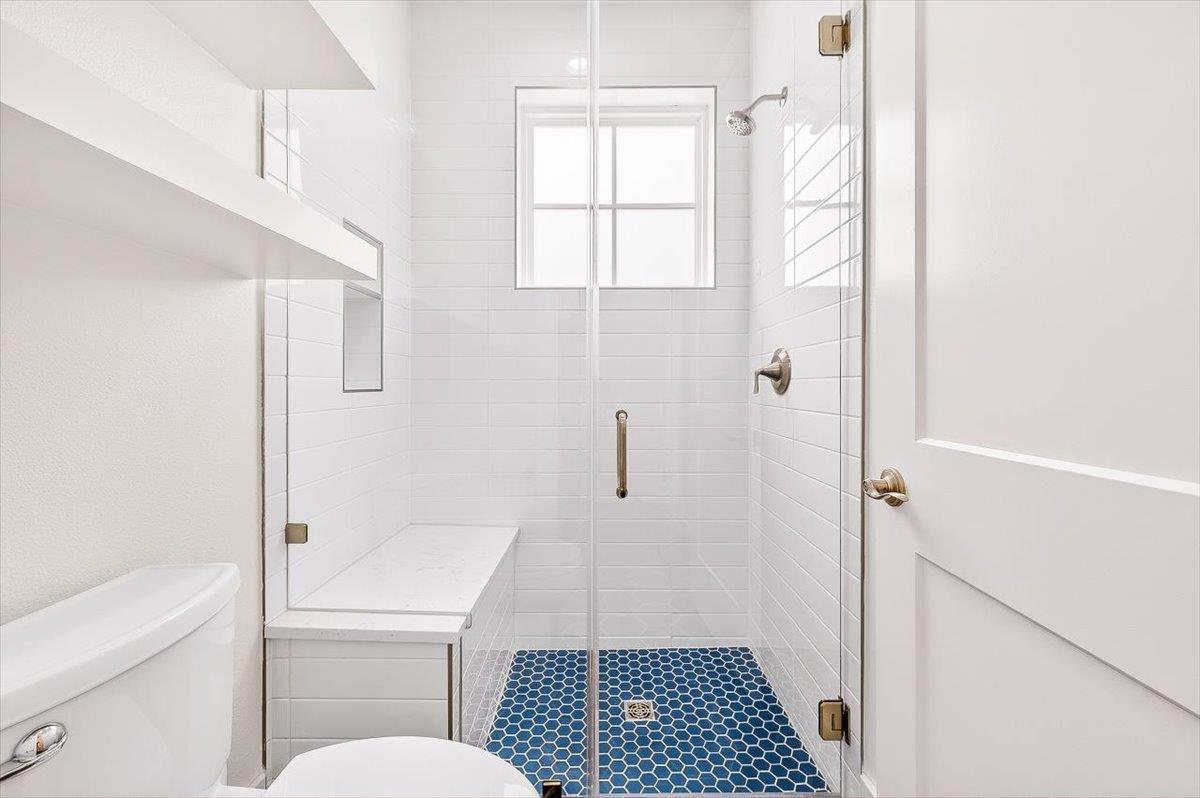 1st Floor, Bunk Bathroom
