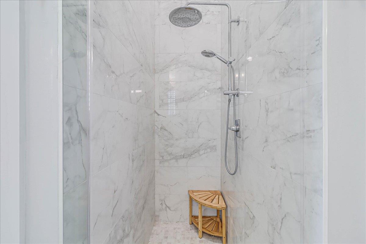 Primary King Bathroom, 1st Floor