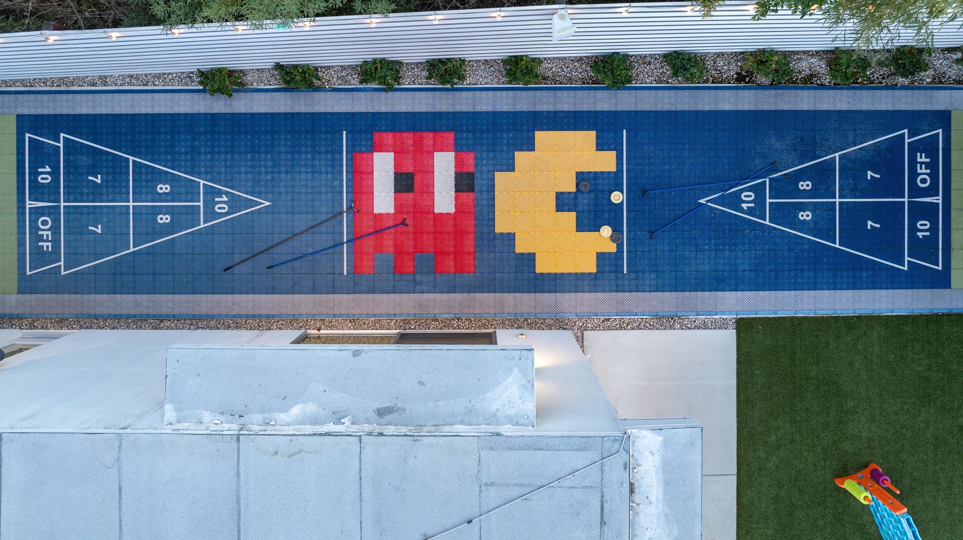 Pacmanthemed shuffleboard