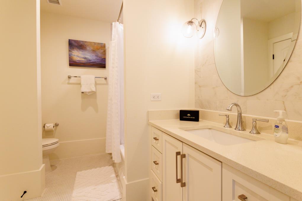 Shared Bathroom, 3rd Floor