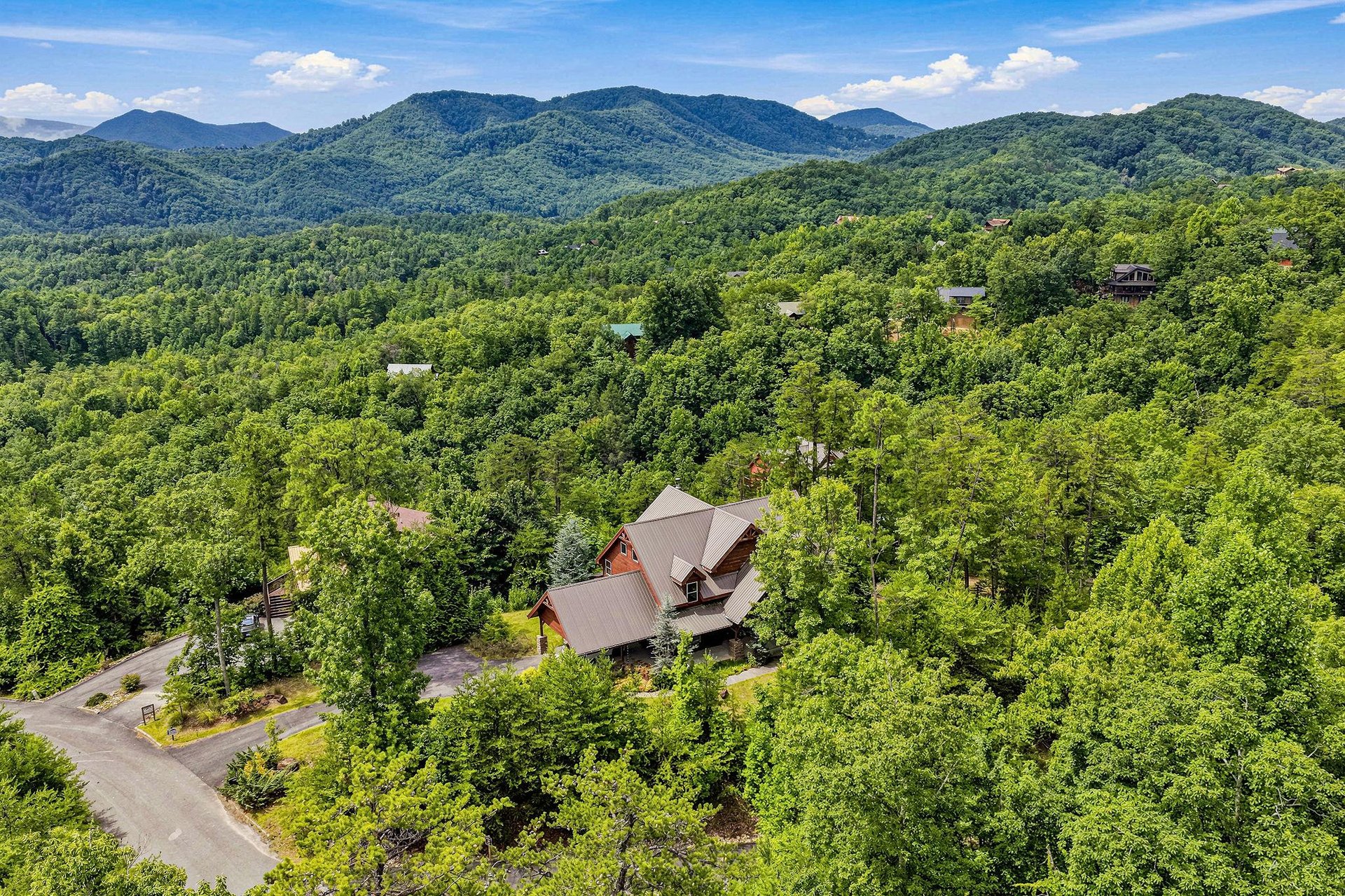 A secluded mountain cabin nestled in lush forest, surrounded by stunning Smoky Mountain views and natural beauty.