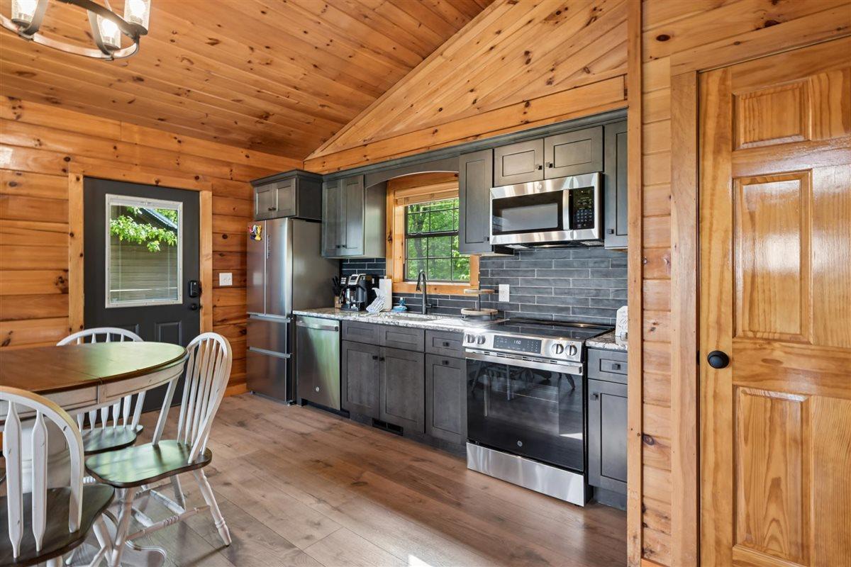 06Kitchen