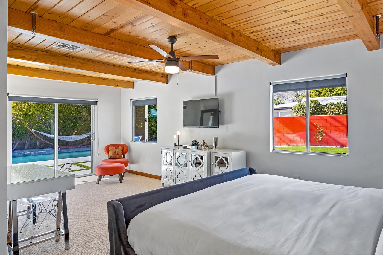 Bedroom with direct access to the outside