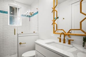 2nd King Bathroom, 1st Floor