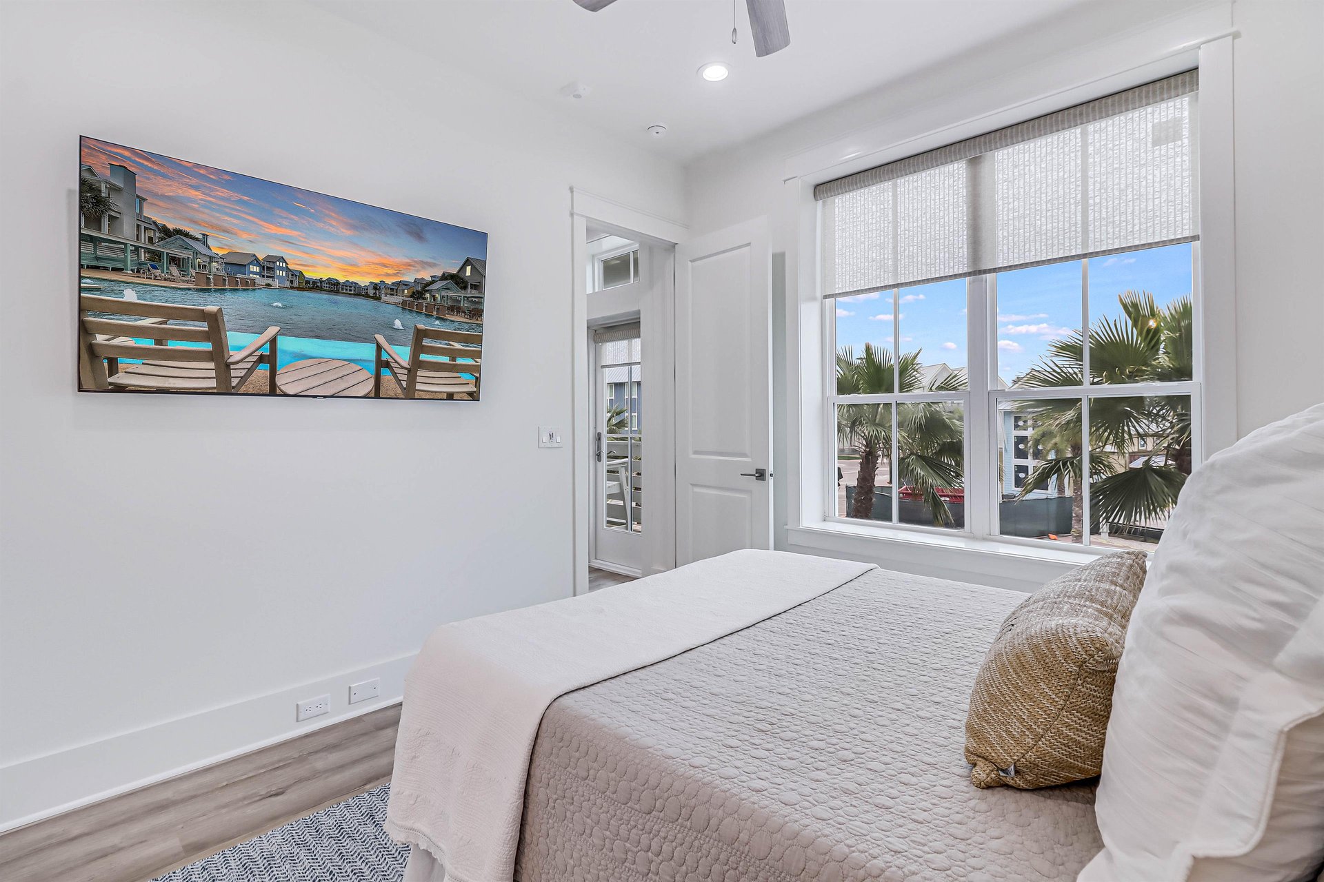 Queen Bedroom, First Level