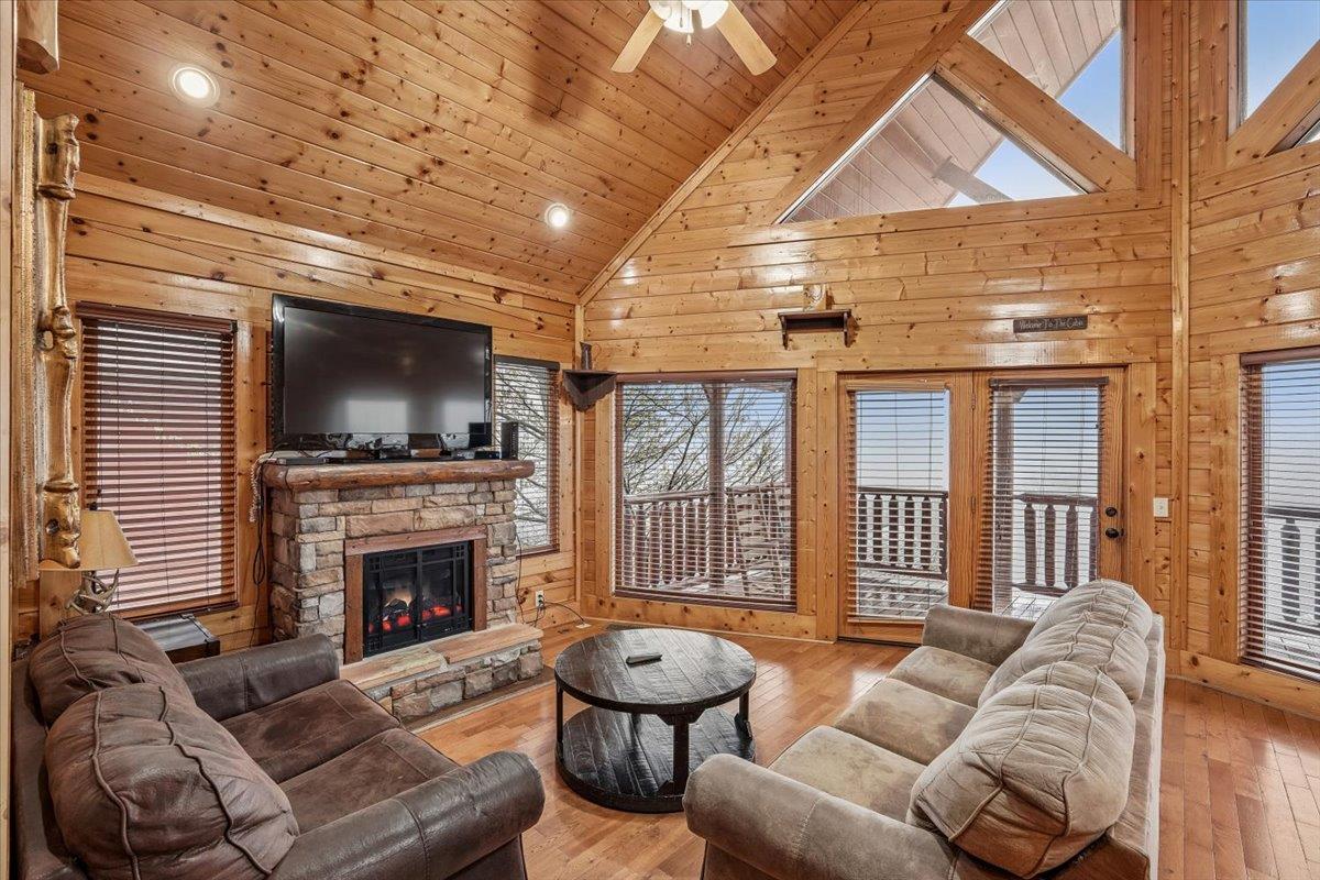 16Living Room