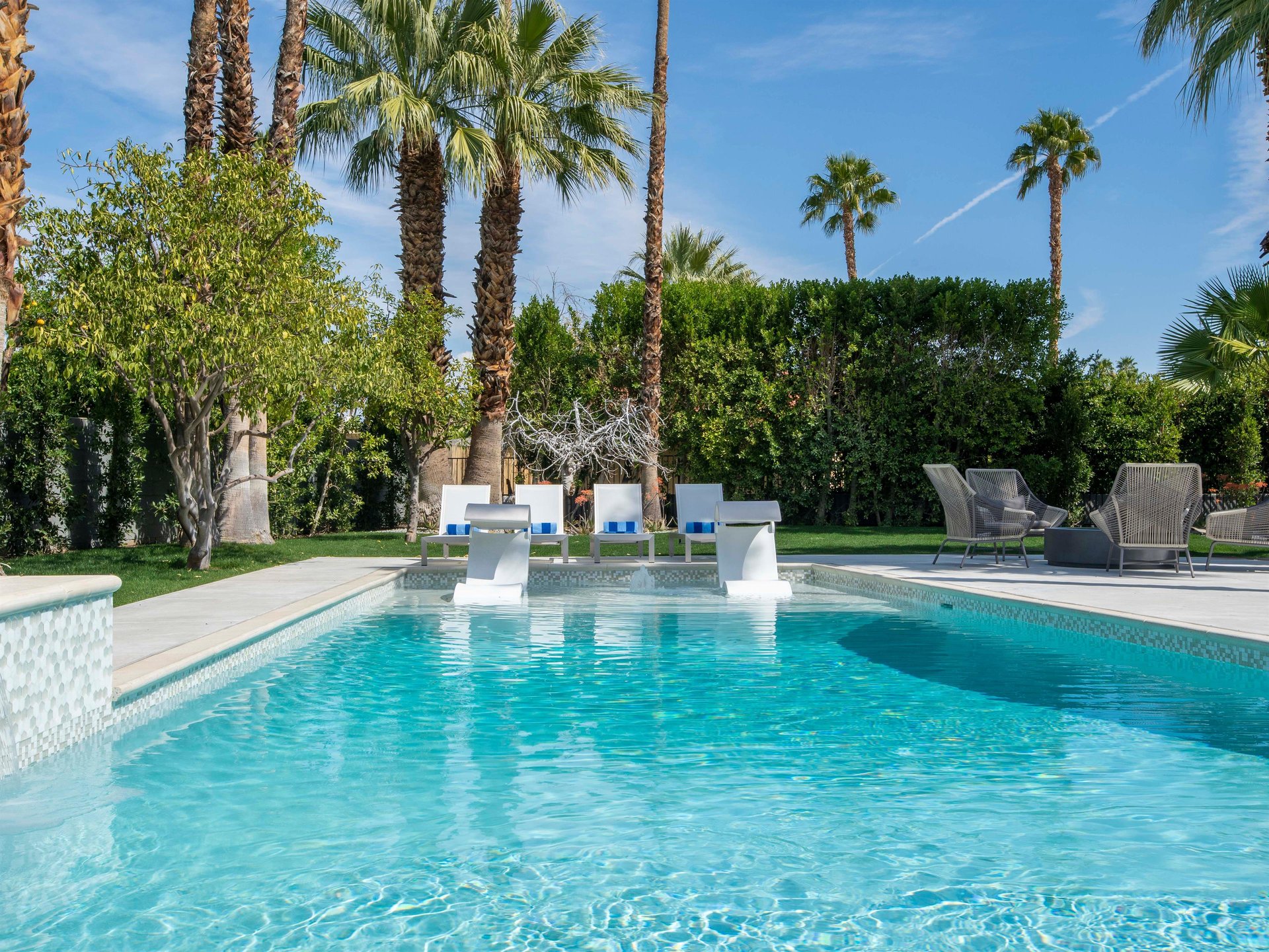 Relax in the pool