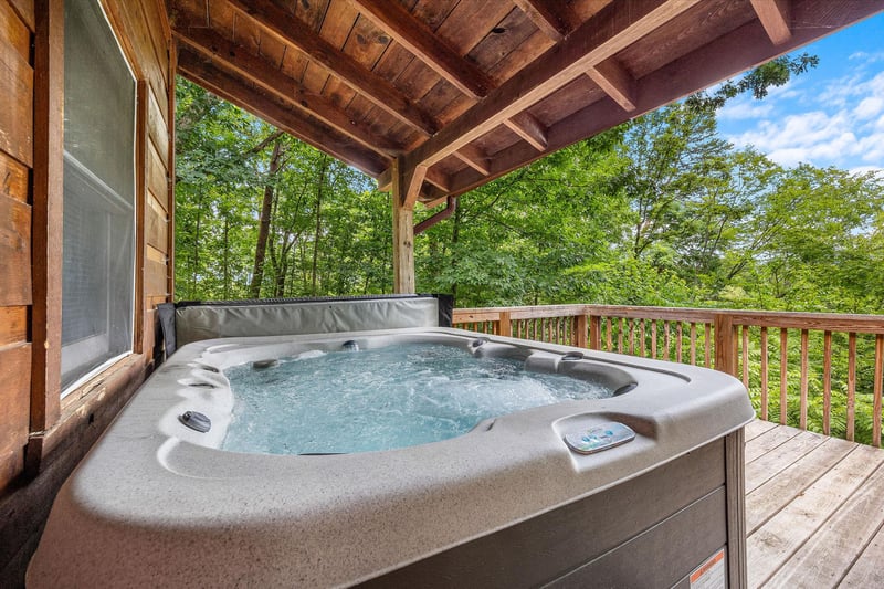 Hot Tub at beary good time a 1 bedroom cabin rental located in pigeon forge