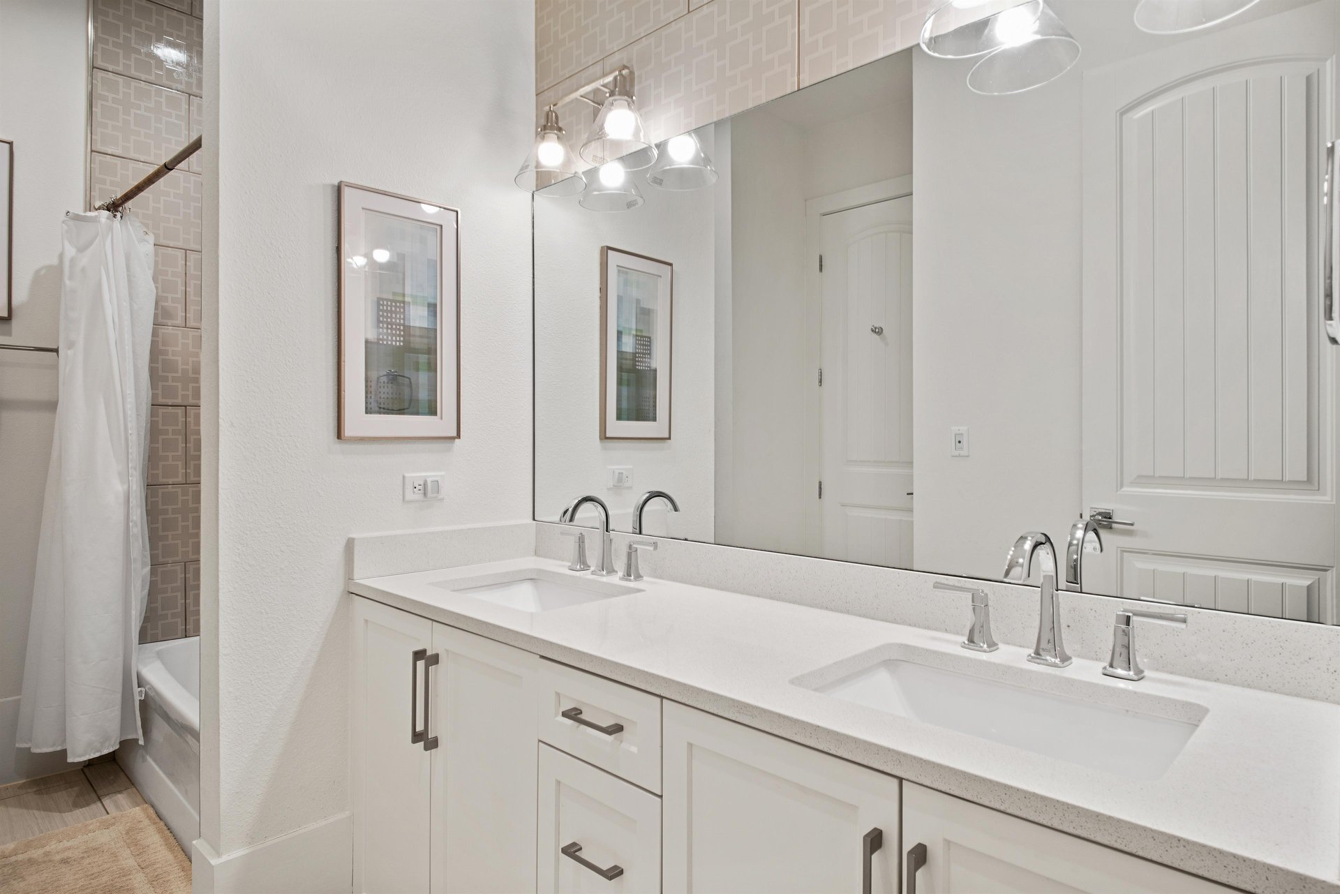 2nd Floor, Shared Bathroom