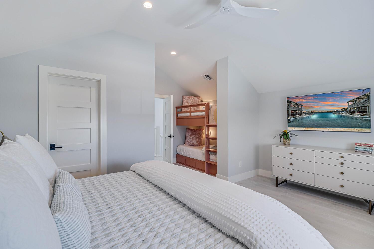 King Suite with Additional Bunks, 3rd Floor