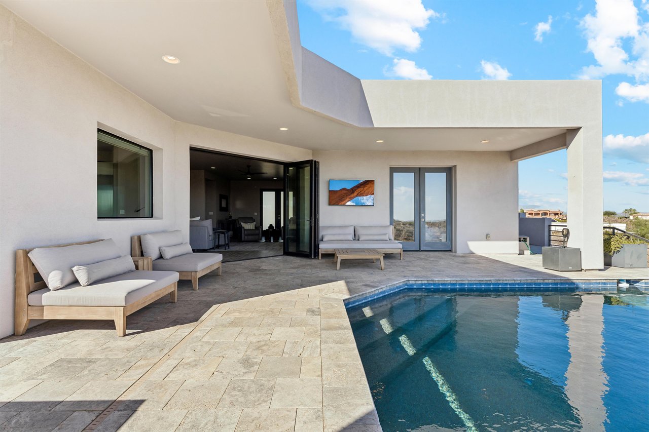 Outdoor seating, outdoor TV, BBQ, and fire pit.