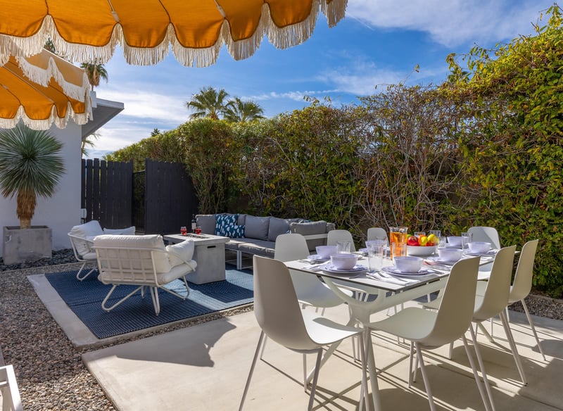 Tons of outdoor seating