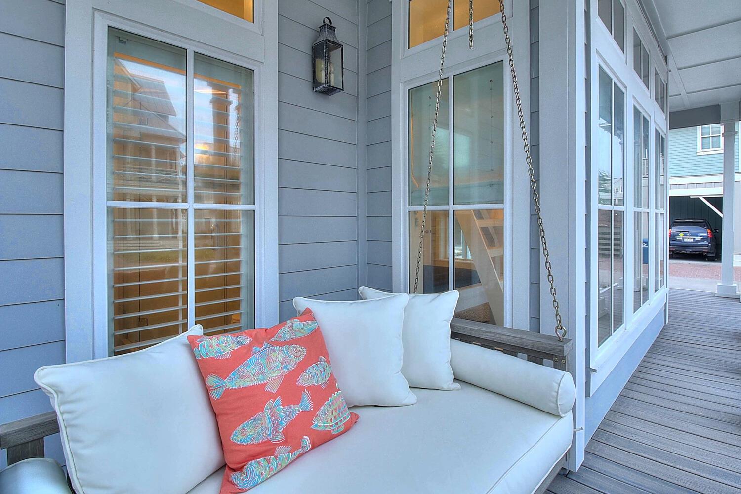 Front Porch, 1st Floor