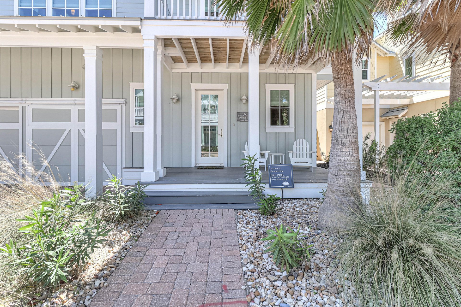 Front Porch, 1st Floor