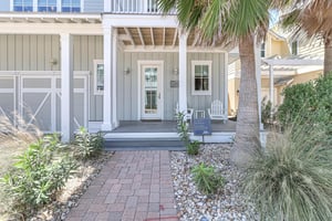 Front Porch, 1st Floor