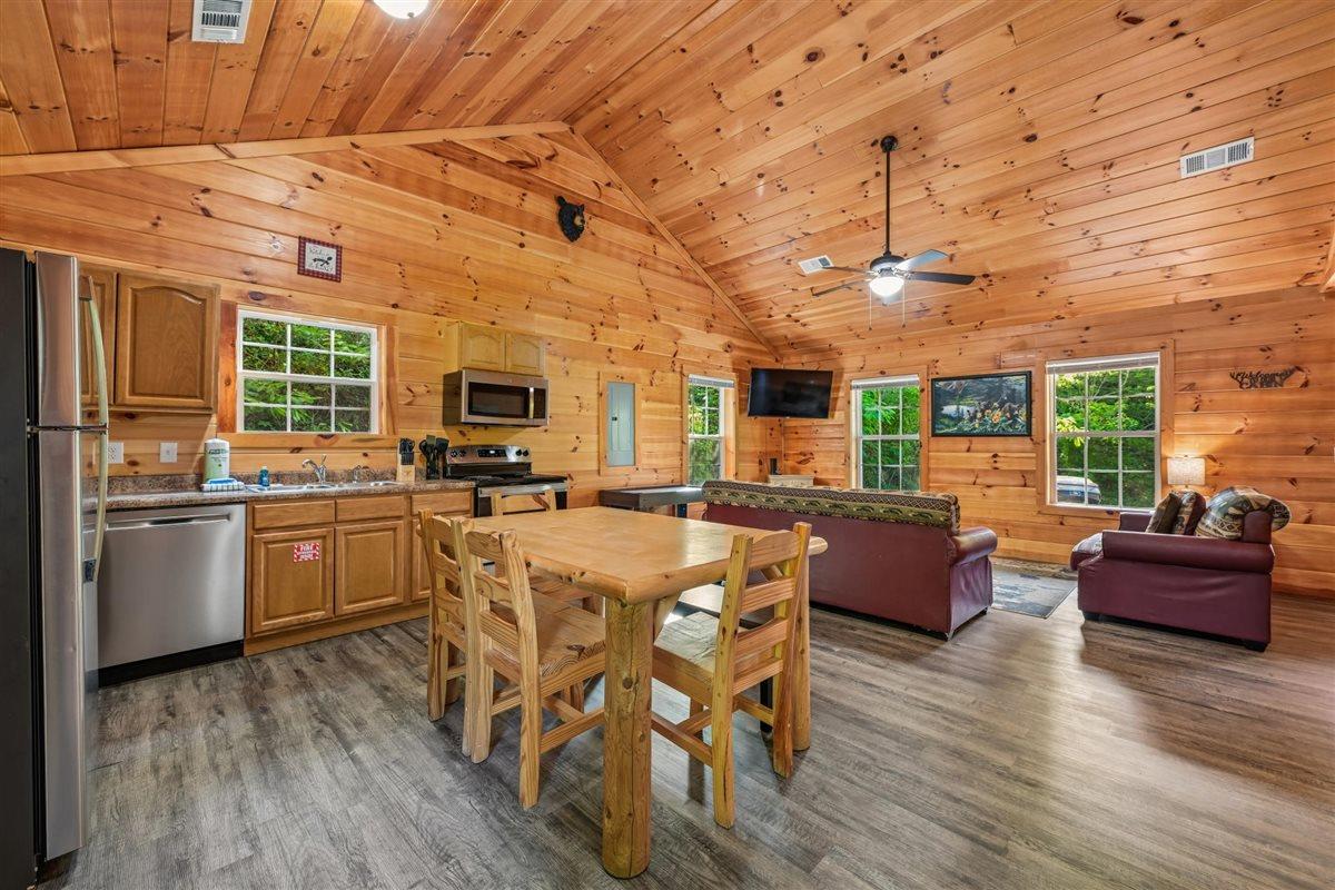 17Dining Area