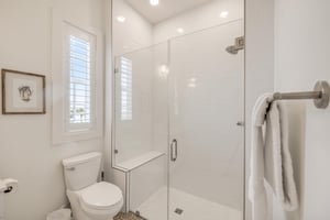 2nd Floor, Shared Bathroom