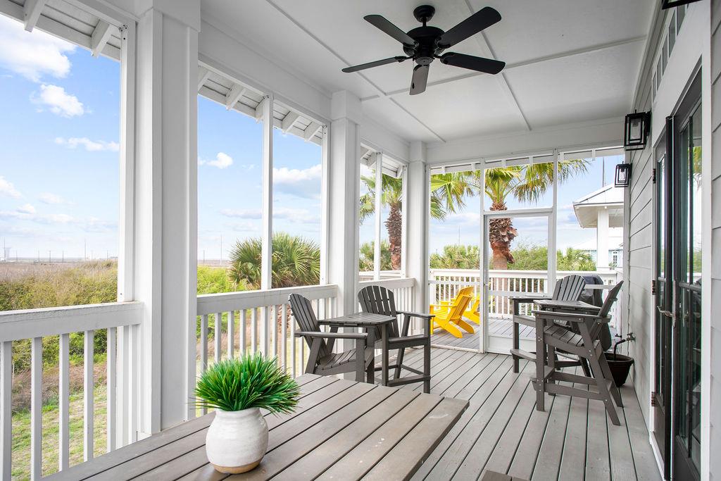 Screened in Balcony, 2nd Floor