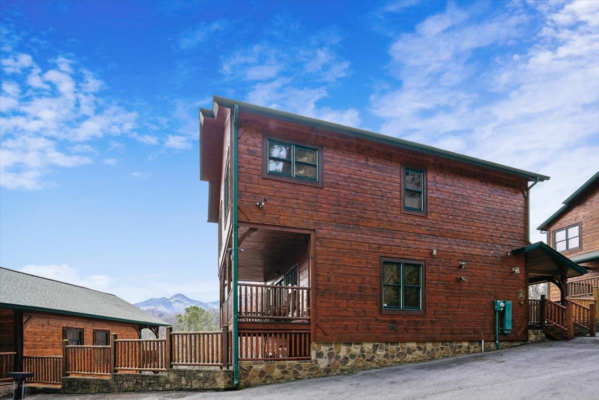 04Front Elevation