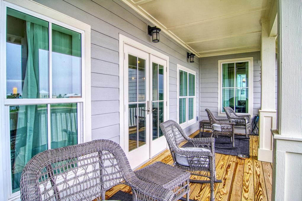 2nd Floor Grilling Balcony Off of Living Room