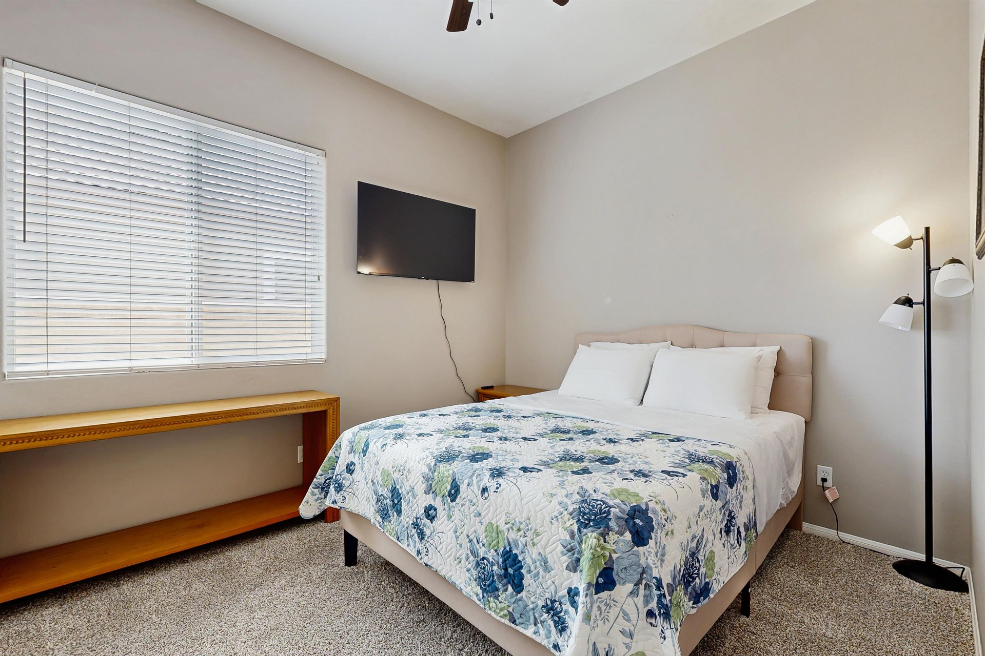 Queen size bed.