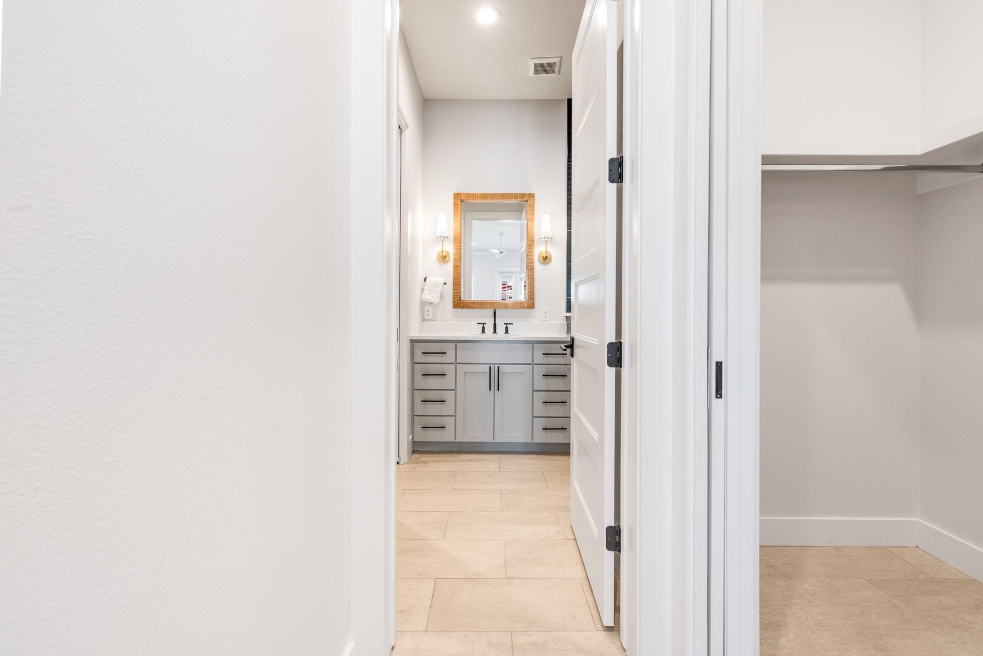 1st Floor, Front King Suite