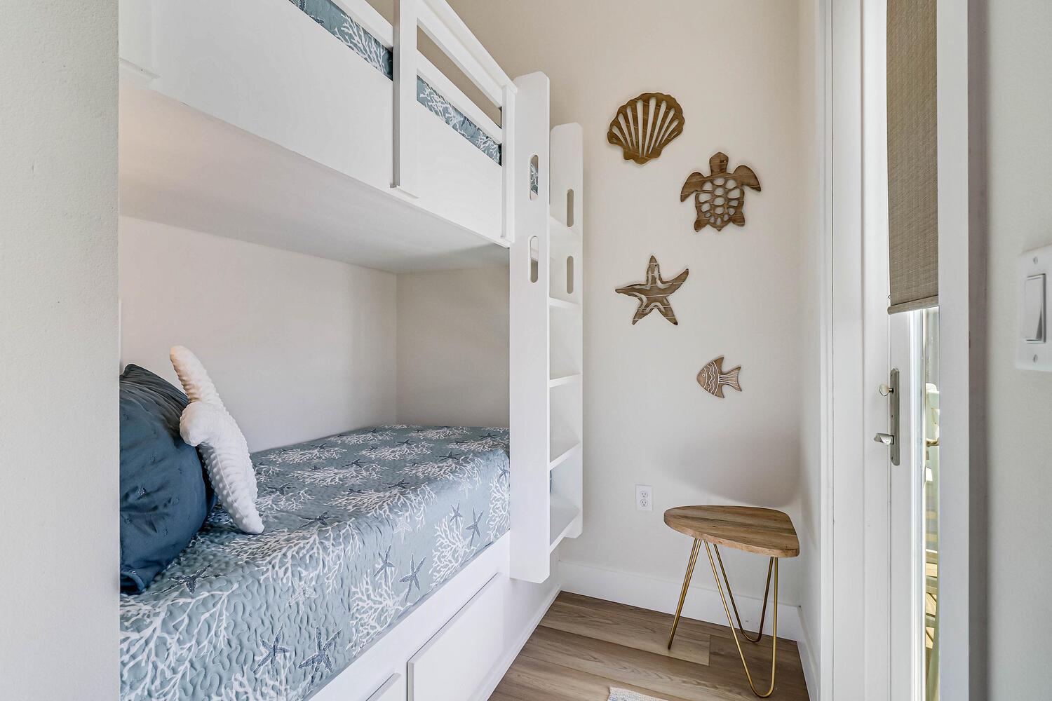 Primary King Suite with Twin Beds, 2nd Floor