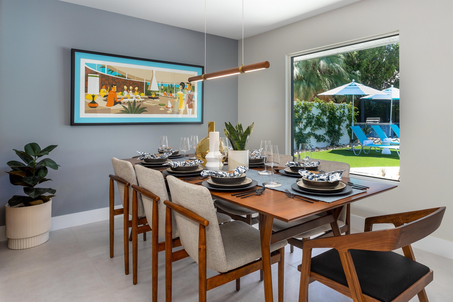 Indoor dining for 8