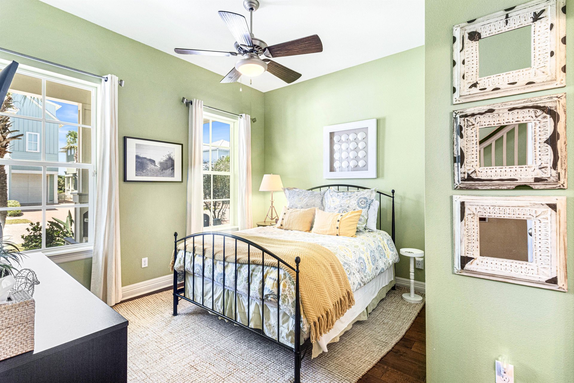 Queen Bedroom, 1st Floor