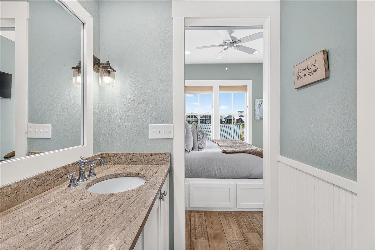 Primary King Bathroom, 1st Floor