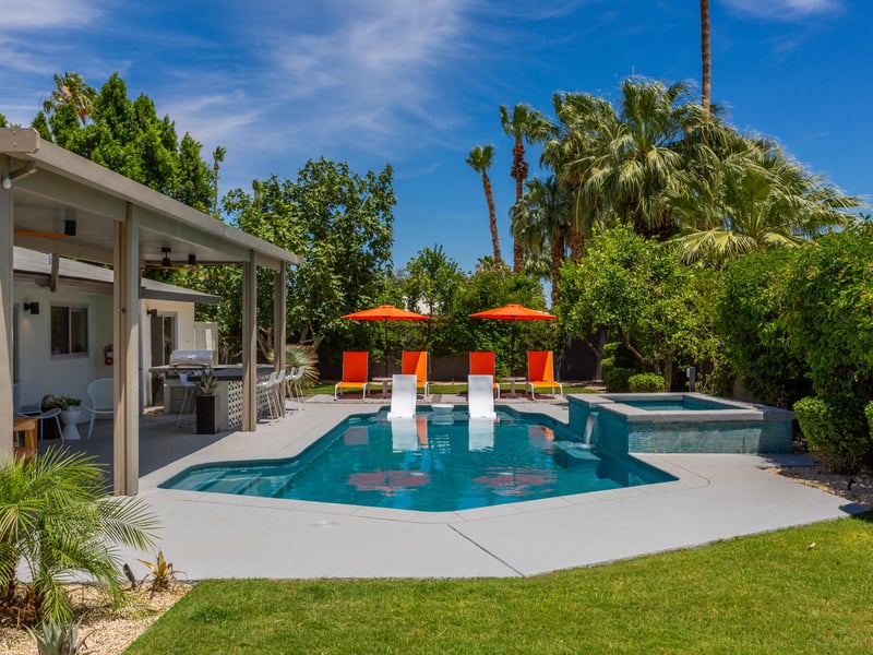 Fabulous Pool Yard with Ledge Loungers