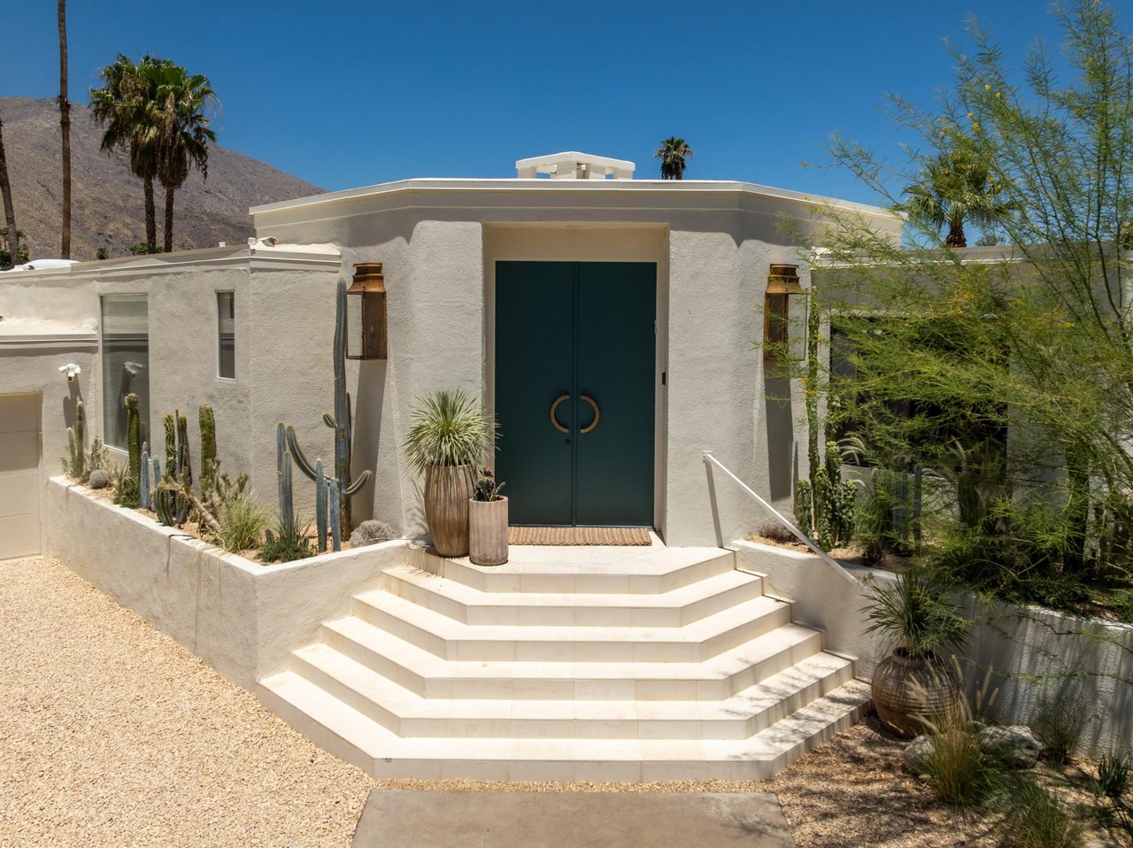 Front entryway into the home.