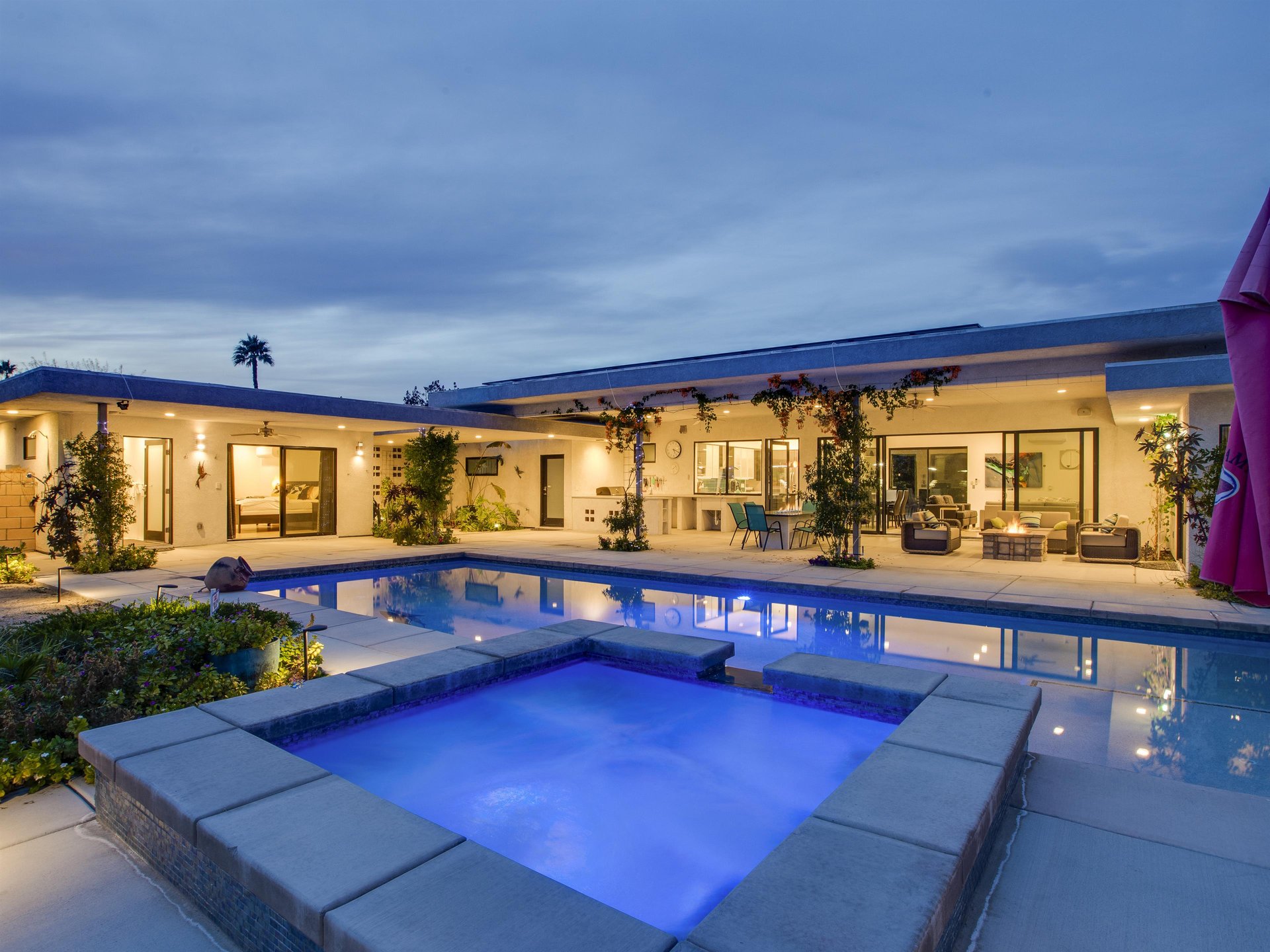 Fabulous resortstyle pool yard
