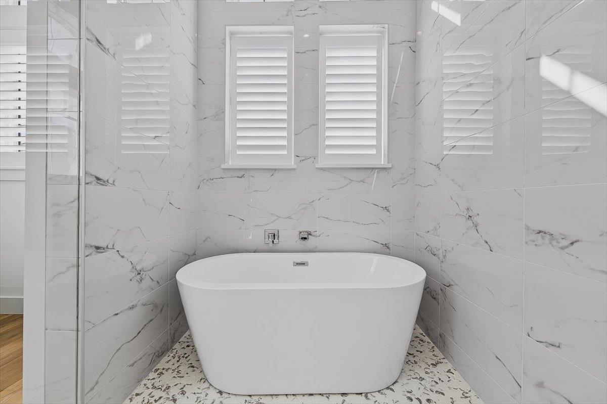 Primary King Bathroom, 2nd Floor