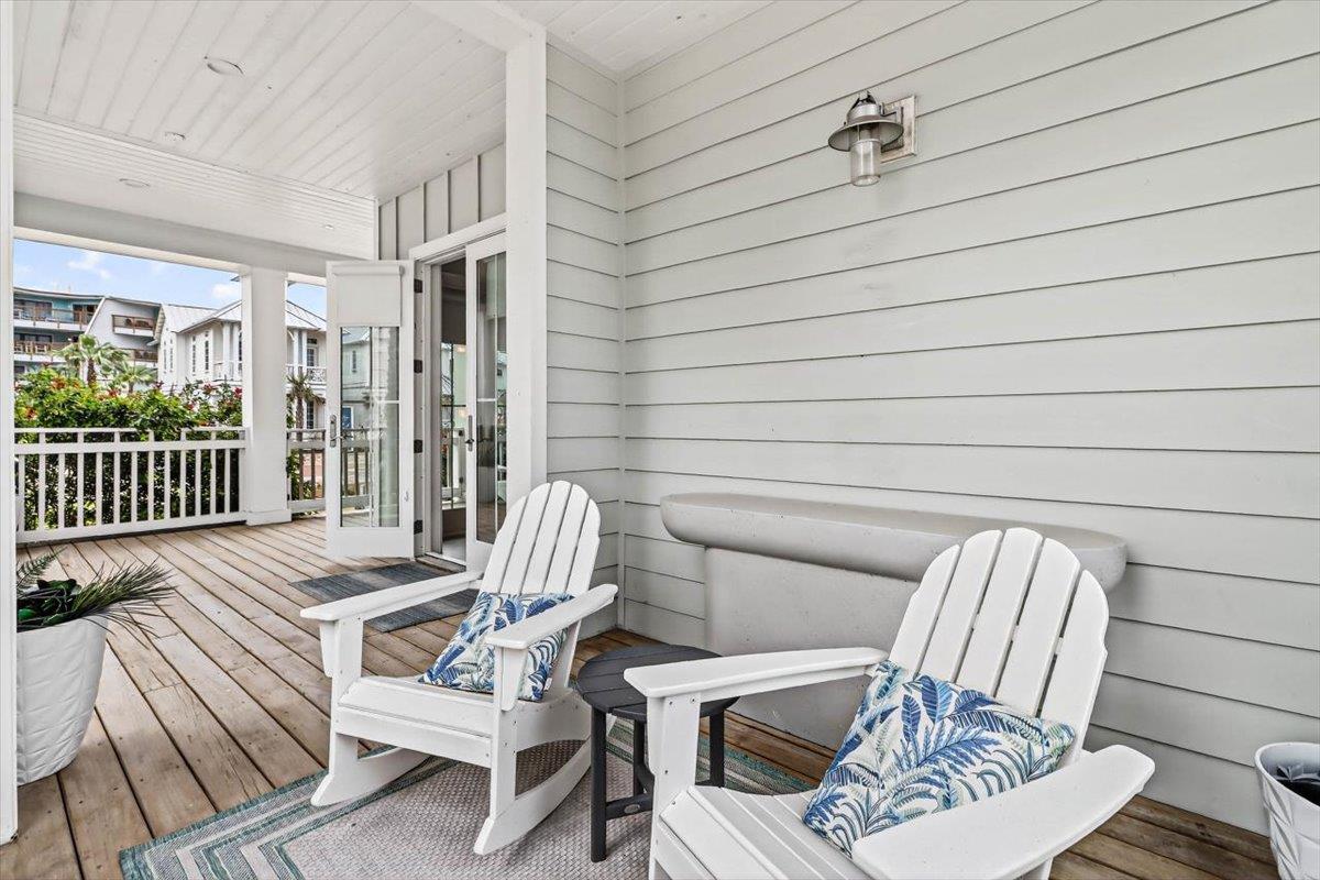 Fenced Front Porch, 1st Floor