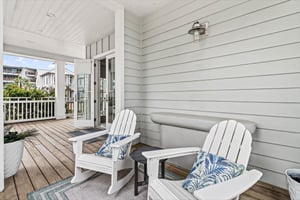 Fenced Front Porch, 1st Floor