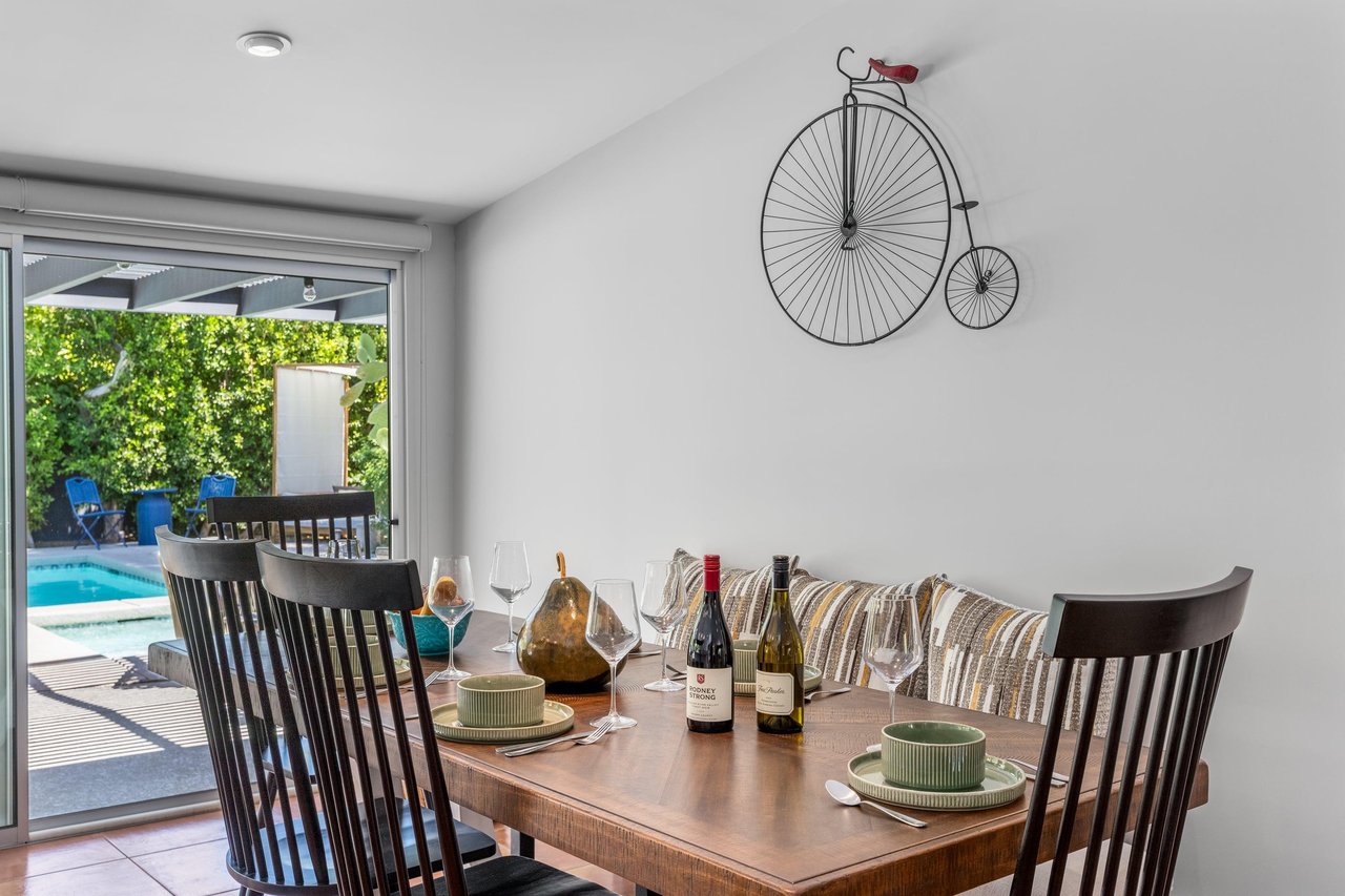 Dining table, bench seating, and chairs for up to 6 guests.