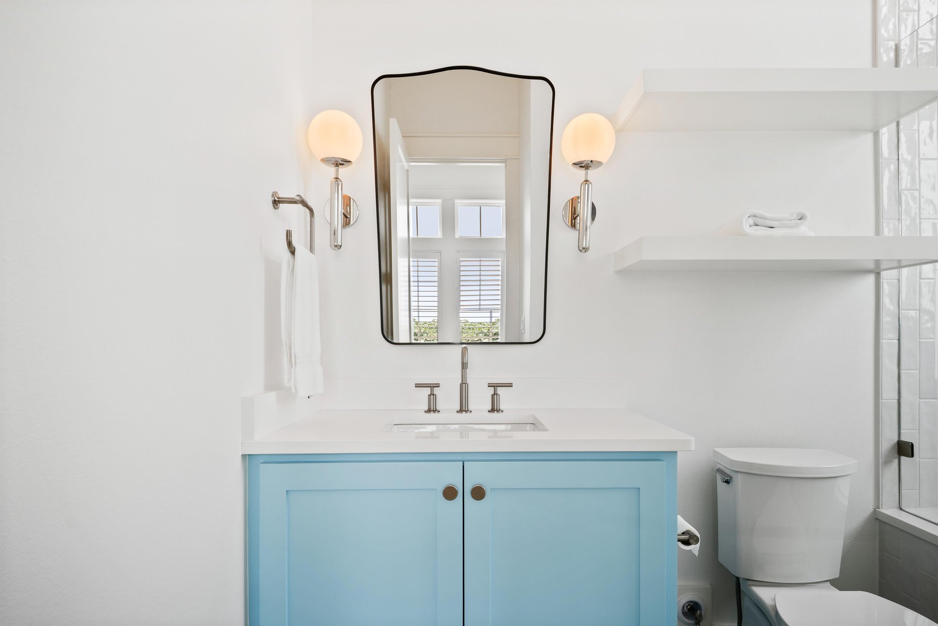 King Bathroom, 1st Floor