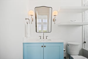 King Bathroom, 1st Floor