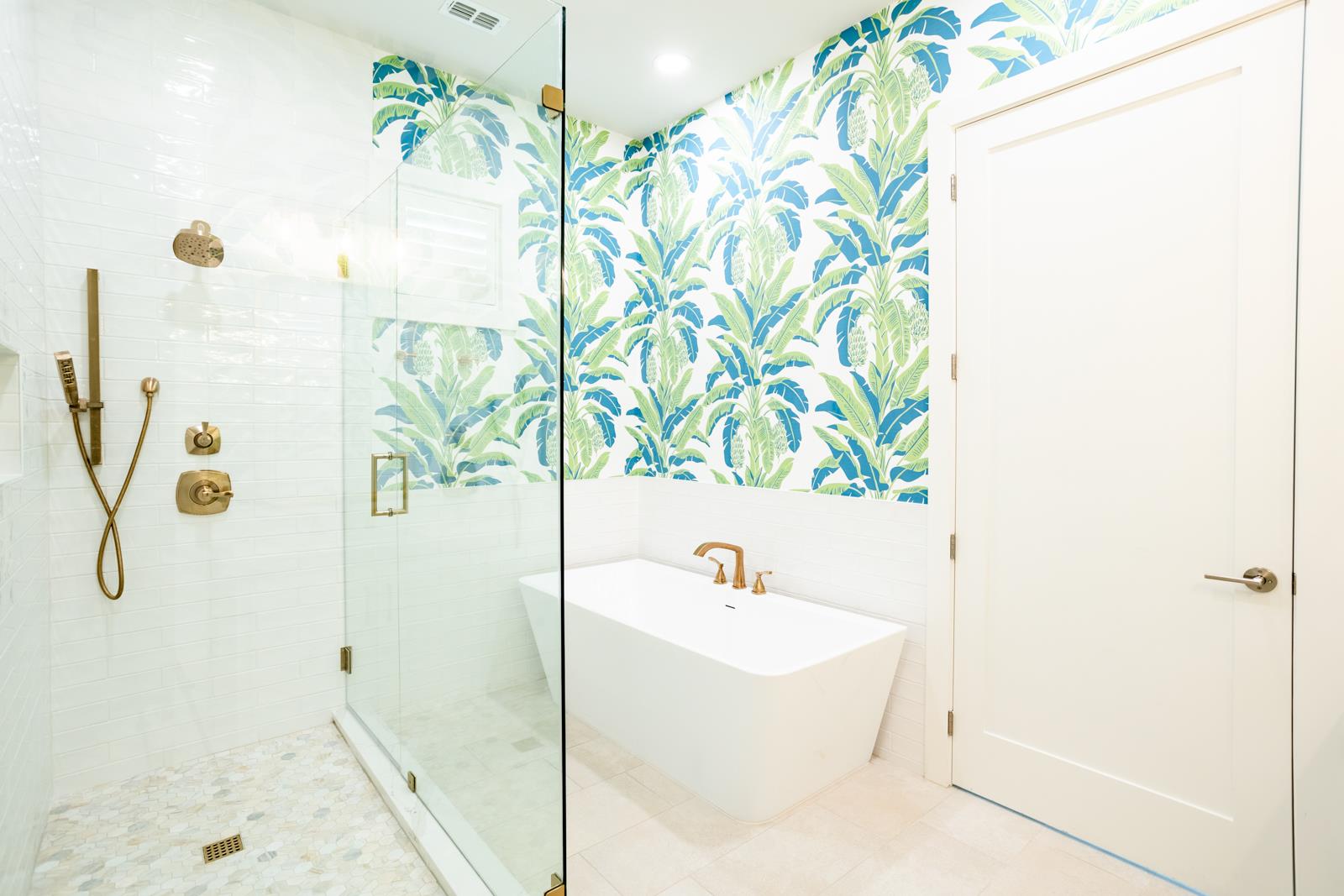 Ensuite King Bathroom, 2nd Floor